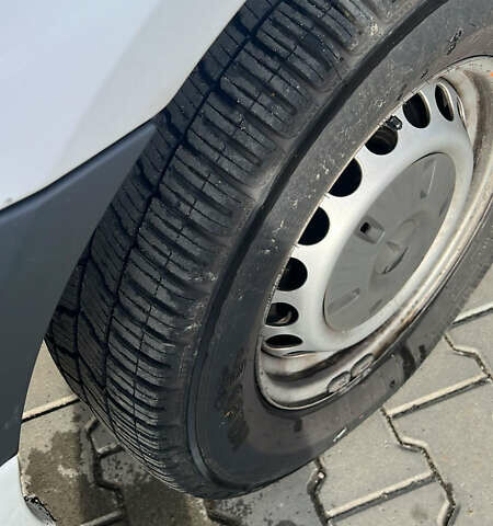 Белый Мерседес Sprinter, объемом двигателя 2.14 л и пробегом 327 тыс. км за 21800 $, фото 12 на Automoto.ua