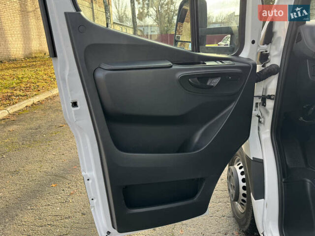 Белый Мерседес Sprinter, объемом двигателя 2.2 л и пробегом 293 тыс. км за 28800 $, фото 20 на Automoto.ua