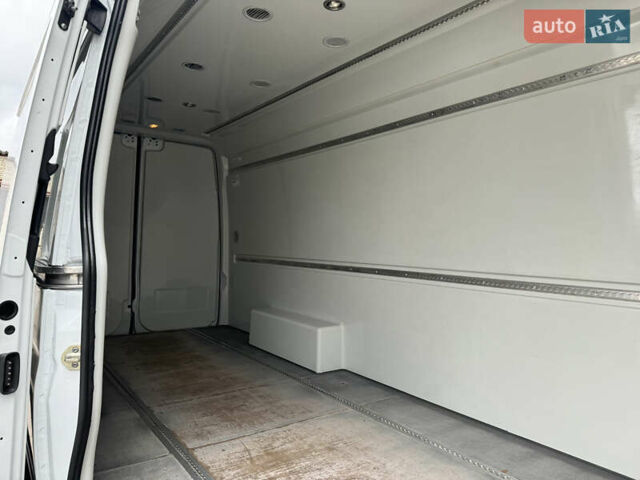 Белый Мерседес Sprinter, объемом двигателя 2.2 л и пробегом 299 тыс. км за 25600 $, фото 31 на Automoto.ua