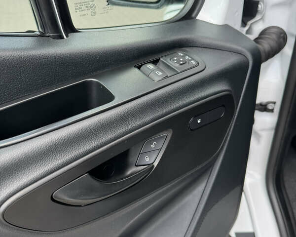 Білий Мерседес Sprinter, об'ємом двигуна 2.99 л та пробігом 313 тис. км за 40906 $, фото 20 на Automoto.ua