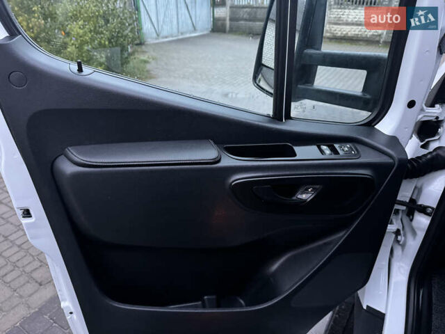 Белый Мерседес Sprinter, объемом двигателя 2.1 л и пробегом 366 тыс. км за 27800 $, фото 29 на Automoto.ua