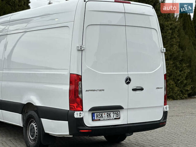 Белый Мерседес Sprinter, объемом двигателя 3 л и пробегом 300 тыс. км за 37500 $, фото 14 на Automoto.ua