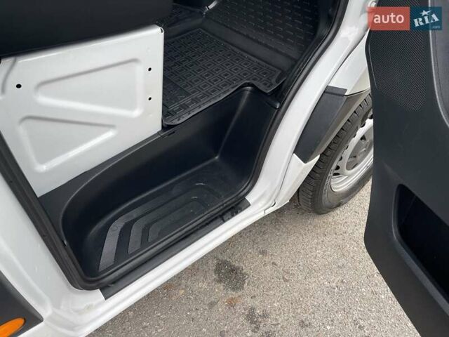 Белый Мерседес Sprinter, объемом двигателя 2.2 л и пробегом 300 тыс. км за 25500 $, фото 31 на Automoto.ua