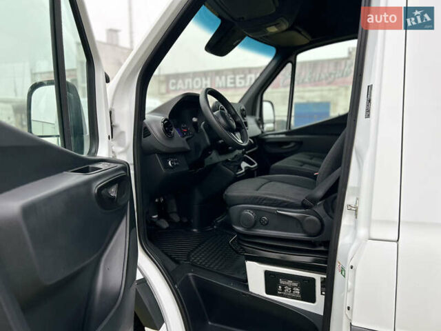 Белый Мерседес Sprinter, объемом двигателя 2.2 л и пробегом 143 тыс. км за 24400 $, фото 55 на Automoto.ua