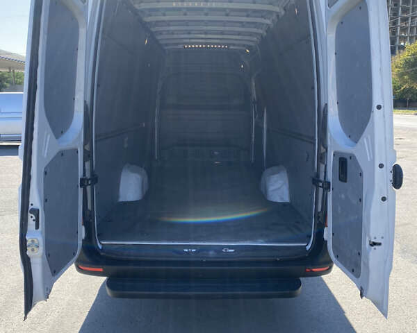 Белый Мерседес Sprinter, объемом двигателя 2.14 л и пробегом 180 тыс. км за 32500 $, фото 6 на Automoto.ua