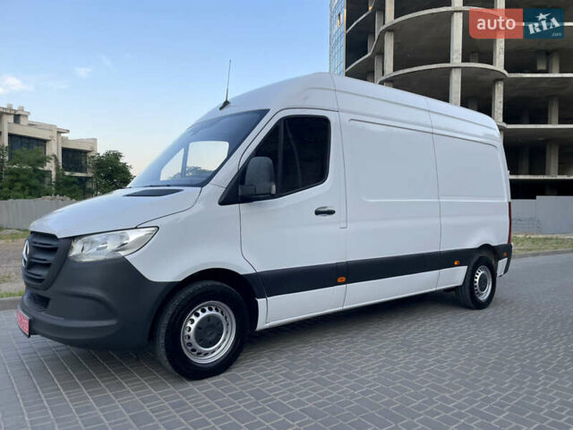 Белый Мерседес Sprinter, объемом двигателя 2.2 л и пробегом 267 тыс. км за 20999 $, фото 2 на Automoto.ua