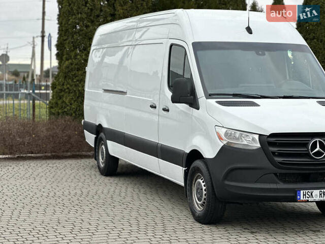 Белый Мерседес Sprinter, объемом двигателя 3 л и пробегом 300 тыс. км за 37500 $, фото 3 на Automoto.ua