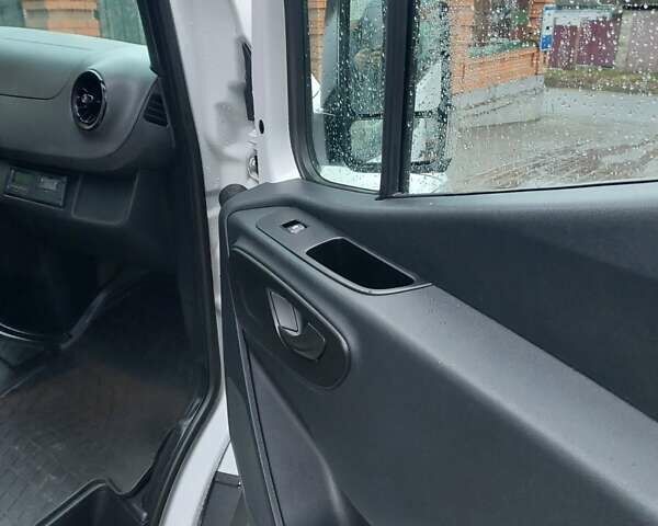 Белый Мерседес Sprinter, объемом двигателя 2.2 л и пробегом 297 тыс. км за 26700 $, фото 18 на Automoto.ua