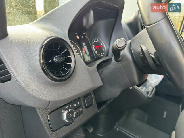 Белый Мерседес Sprinter, объемом двигателя 2.2 л и пробегом 293 тыс. км за 28800 $, фото 24 на Automoto.ua