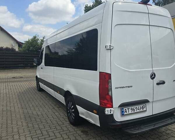 Белый Мерседес Sprinter, объемом двигателя 2.14 л и пробегом 335 тыс. км за 34261 $, фото 1 на Automoto.ua