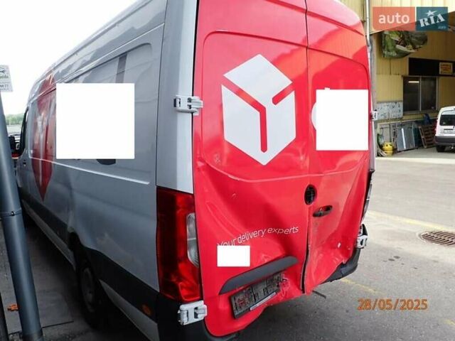 Белый Мерседес Sprinter, объемом двигателя 0 л и пробегом 215 тыс. км за 10713 $, фото 4 на Automoto.ua