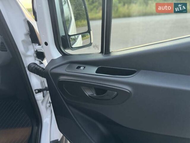 Белый Мерседес Sprinter, объемом двигателя 2.2 л и пробегом 267 тыс. км за 28900 $, фото 62 на Automoto.ua