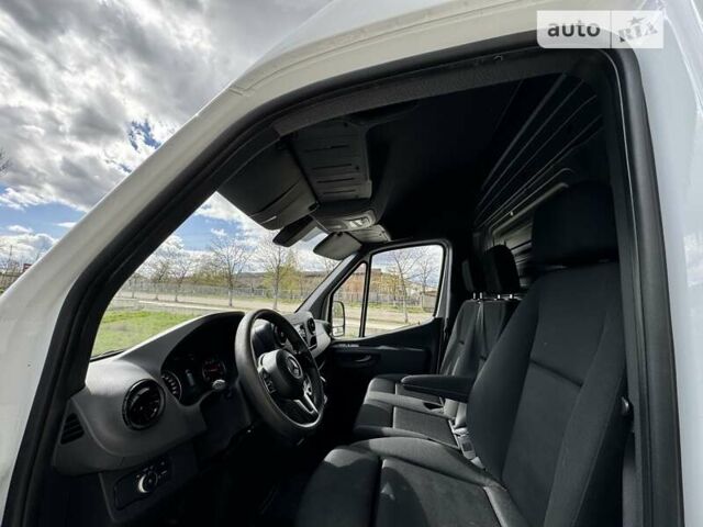 Белый Мерседес Sprinter, объемом двигателя 3 л и пробегом 260 тыс. км за 34850 $, фото 13 на Automoto.ua