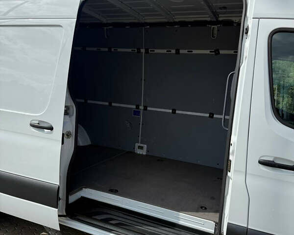 Белый Мерседес Sprinter, объемом двигателя 3 л и пробегом 69 тыс. км за 46999 $, фото 17 на Automoto.ua