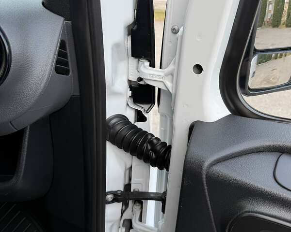 Белый Мерседес Sprinter, объемом двигателя 2.14 л и пробегом 230 тыс. км за 21500 $, фото 61 на Automoto.ua