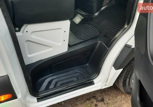 Белый Мерседес Sprinter, объемом двигателя 2.2 л и пробегом 201 тыс. км за 26599 $, фото 42 на Automoto.ua