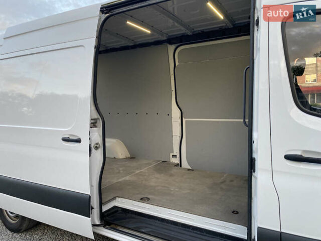 Белый Мерседес Sprinter, объемом двигателя 2.1 л и пробегом 275 тыс. км за 22900 $, фото 21 на Automoto.ua