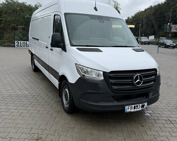 Белый Мерседес Sprinter, объемом двигателя 2.2 л и пробегом 188 тыс. км за 20900 $, фото 3 на Automoto.ua