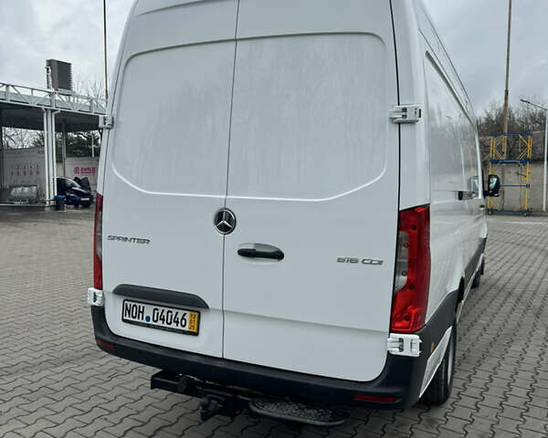 Белый Мерседес Sprinter, объемом двигателя 2.2 л и пробегом 340 тыс. км за 31900 $, фото 4 на Automoto.ua