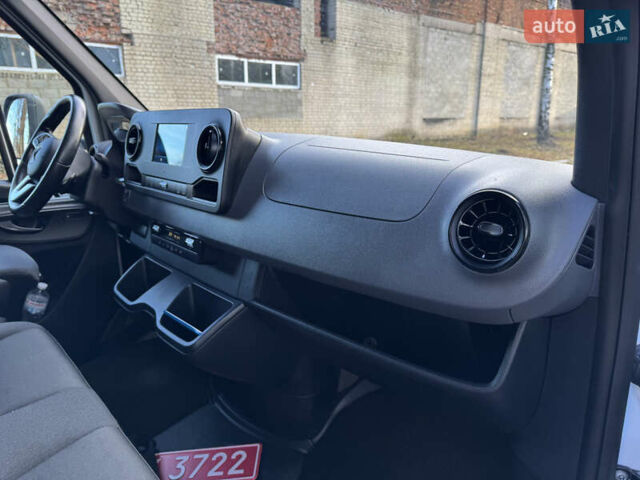Белый Мерседес Sprinter, объемом двигателя 2.2 л и пробегом 293 тыс. км за 28800 $, фото 54 на Automoto.ua