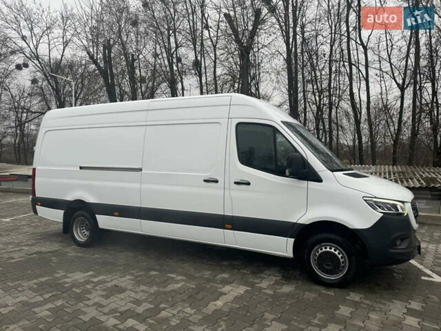 Белый Мерседес Sprinter, объемом двигателя 2.99 л и пробегом 372 тыс. км за 44686 $, фото 2 на Automoto.ua