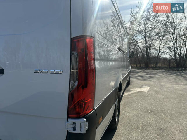 Белый Мерседес Sprinter, объемом двигателя 2.2 л и пробегом 178 тыс. км за 28300 $, фото 7 на Automoto.ua