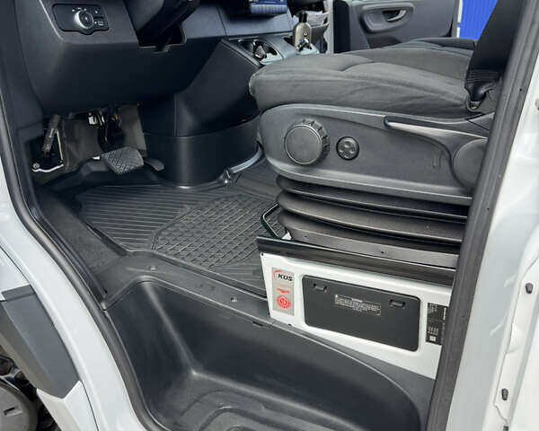 Білий Мерседес Sprinter, об'ємом двигуна 2.99 л та пробігом 313 тис. км за 40906 $, фото 24 на Automoto.ua