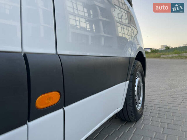 Белый Мерседес Sprinter, объемом двигателя 2.2 л и пробегом 267 тыс. км за 20999 $, фото 25 на Automoto.ua