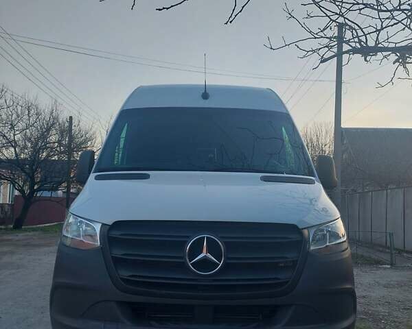 Белый Мерседес Sprinter, объемом двигателя 2.2 л и пробегом 297 тыс. км за 26700 $, фото 3 на Automoto.ua