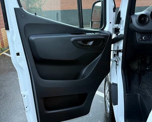 Мерседес Sprinter 2020 в Киеве на Automoto.ua Белый Мерседес Sprinter, объемом двигателя 2.2 л и пробегом 288 тыс. км за 23850 $, фото 23 на Automoto.ua