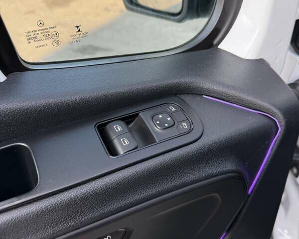 Белый Мерседес Sprinter, объемом двигателя 0 л и пробегом 290 тыс. км за 25000 $, фото 11 на Automoto.ua