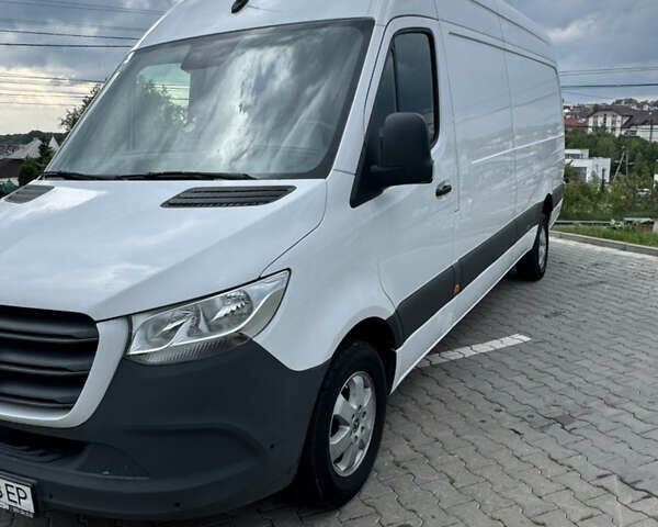 Белый Мерседес Sprinter, объемом двигателя 2.14 л и пробегом 147 тыс. км за 32818 $, фото 1 на Automoto.ua