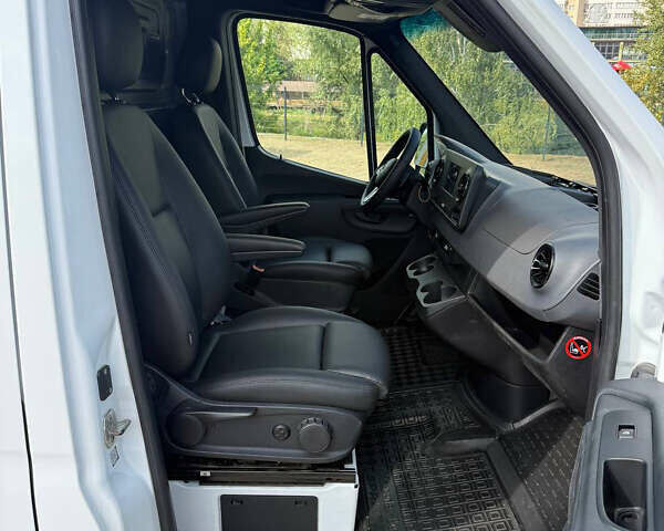 Белый Мерседес Sprinter, объемом двигателя 3 л и пробегом 69 тыс. км за 46999 $, фото 16 на Automoto.ua
