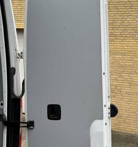 Белый Мерседес Sprinter, объемом двигателя 2.14 л и пробегом 352 тыс. км за 27800 $, фото 12 на Automoto.ua