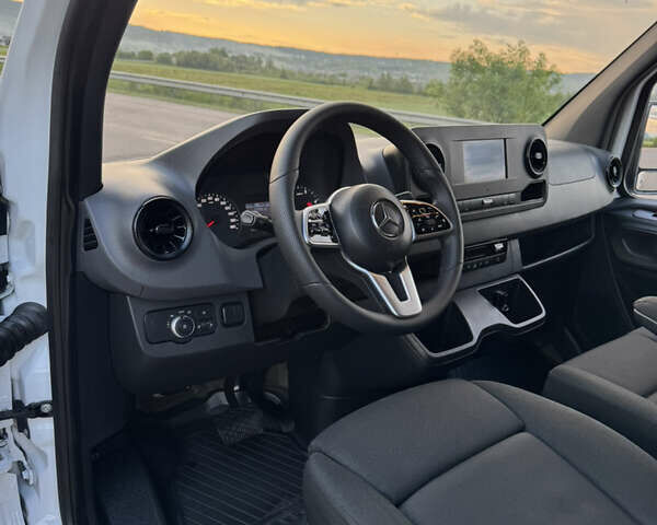 Белый Мерседес Sprinter, объемом двигателя 2.2 л и пробегом 308 тыс. км за 25800 $, фото 6 на Automoto.ua