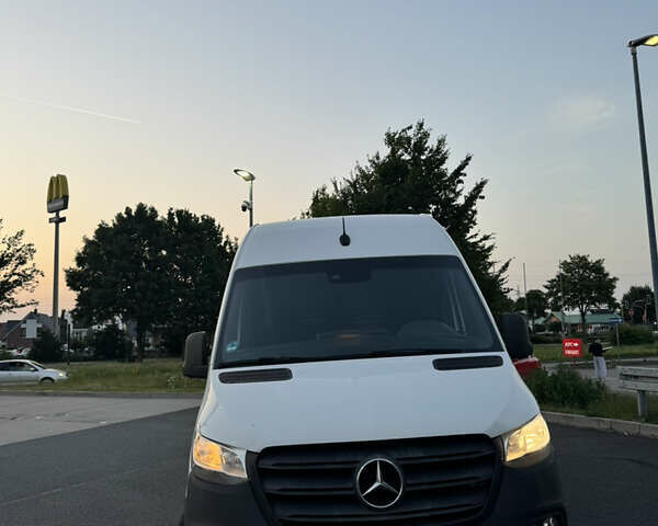 Білий Мерседес Sprinter, об'ємом двигуна 2.2 л та пробігом 201 тис. км за 25000 $, фото 1 на Automoto.ua