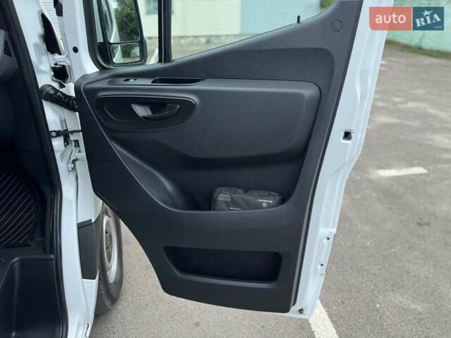Белый Мерседес Sprinter, объемом двигателя 2.2 л и пробегом 243 тыс. км за 25800 $, фото 58 на Automoto.ua
