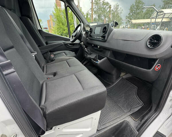 Белый Мерседес Sprinter, объемом двигателя 2.14 л и пробегом 147 тыс. км за 32818 $, фото 8 на Automoto.ua