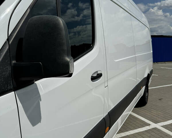 Білий Мерседес Sprinter, об'ємом двигуна 2.99 л та пробігом 313 тис. км за 40906 $, фото 8 на Automoto.ua