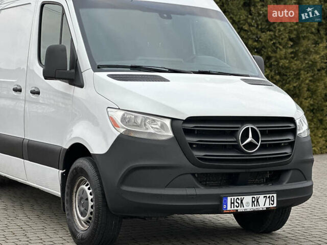 Белый Мерседес Sprinter, объемом двигателя 3 л и пробегом 300 тыс. км за 37500 $, фото 5 на Automoto.ua