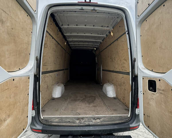 Белый Мерседес Sprinter, объемом двигателя 2.14 л и пробегом 147 тыс. км за 32818 $, фото 6 на Automoto.ua