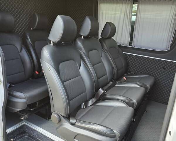 Белый Мерседес Sprinter, объемом двигателя 2.14 л и пробегом 335 тыс. км за 34261 $, фото 4 на Automoto.ua