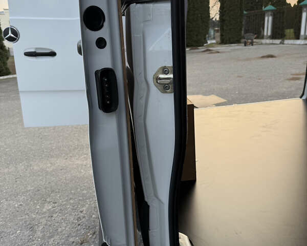 Белый Мерседес Sprinter, объемом двигателя 2.14 л и пробегом 230 тыс. км за 21500 $, фото 41 на Automoto.ua