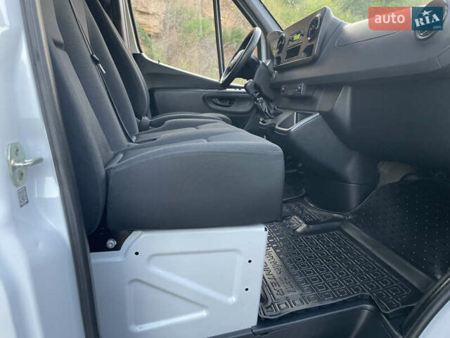 Белый Мерседес Sprinter, объемом двигателя 2.2 л и пробегом 267 тыс. км за 20999 $, фото 44 на Automoto.ua