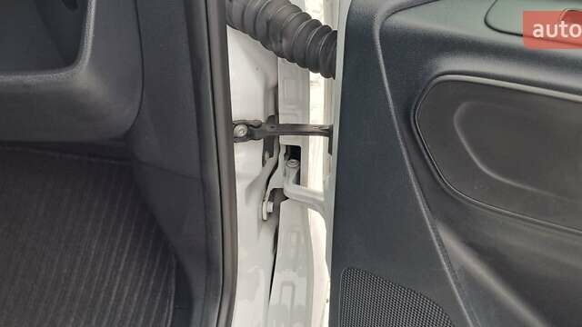 Белый Мерседес Sprinter, объемом двигателя 2.2 л и пробегом 222 тыс. км за 23999 $, фото 68 на Automoto.ua