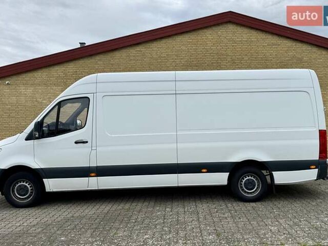 Белый Мерседес Sprinter, объемом двигателя 2.14 л и пробегом 352 тыс. км за 27800 $, фото 3 на Automoto.ua
