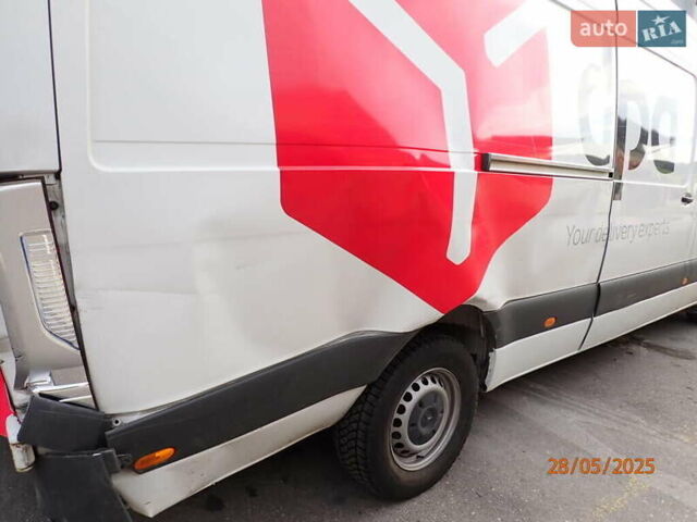 Белый Мерседес Sprinter, объемом двигателя 0 л и пробегом 215 тыс. км за 10713 $, фото 6 на Automoto.ua