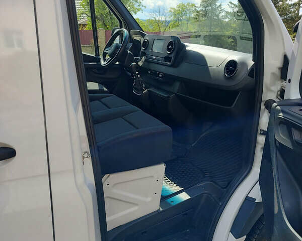 Белый Мерседес Sprinter, объемом двигателя 2.14 л и пробегом 228 тыс. км за 23999 $, фото 3 на Automoto.ua