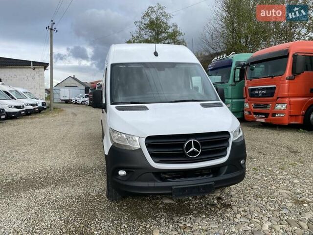Белый Мерседес Sprinter, объемом двигателя 2.2 л и пробегом 193 тыс. км за 22850 $, фото 3 на Automoto.ua
