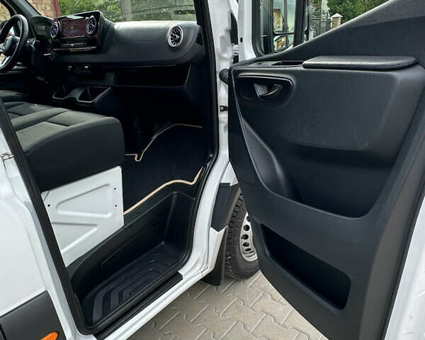 Белый Мерседес Sprinter, объемом двигателя 2.99 л и пробегом 373 тыс. км за 62700 $, фото 19 на Automoto.ua
